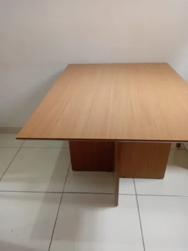 Vende -se uma mesa de 4 cadeiras