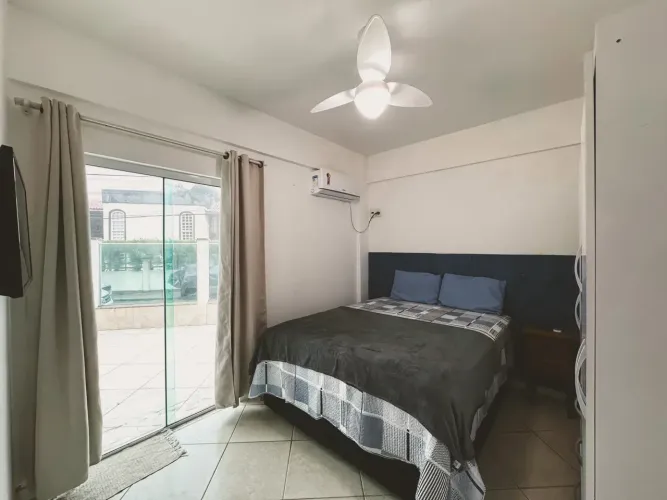 APARTAMENTO A VENDA EM PRÉDIO DE FRENTE PRA PRAIA DOS ANJOS EM ARRAIAL DO CABO-RJ.