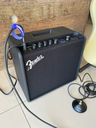 Amplificador Fender Mustang LT25