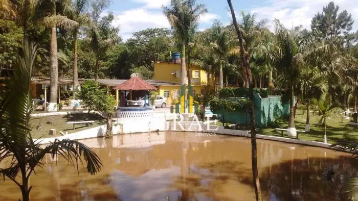 Chácara 4300m², com 3 quartos, lago e piscina, quiosque, á venda no Curucutu - São Bernard