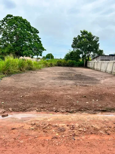 Vende-se este terreno