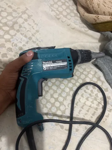 Vendo, tem 1 mês de uso e garantia está parada em casa