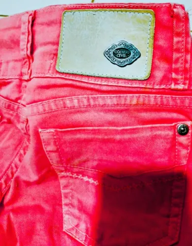 Calça jeans rosa marca Codigo Civil