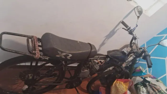 Vende se bicicleta motorizada