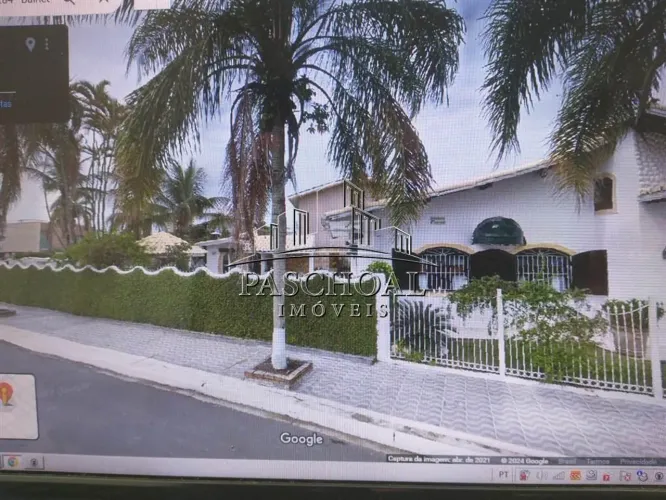 CASA ISOLADA, PISCINA, POMAR, ÁRVORES E CAMPO DE FUTEBOL, BAIRRO FLÓRIDA EM PRAIA GRANDE.
