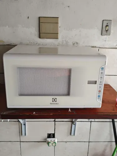 Microondas Eletrolux e Midea 220v
