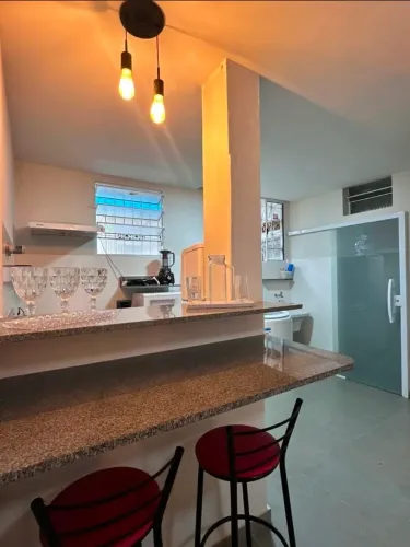 Studio Iriri ES aluguel temporada com cama casal e sofá cama (4 pessoas)