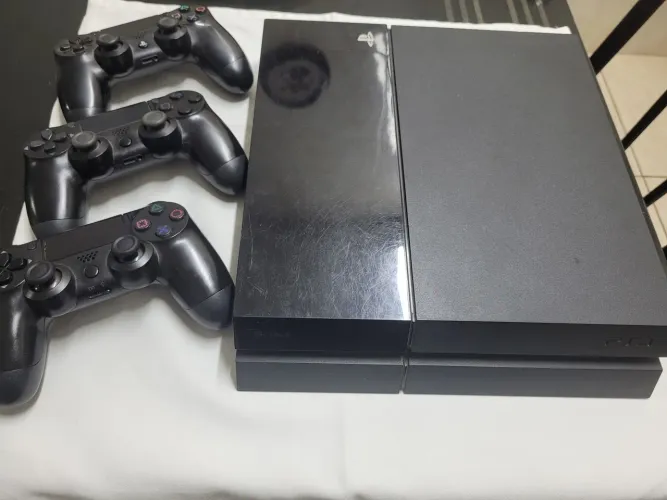 Desapega PS4 + PC com Monitor