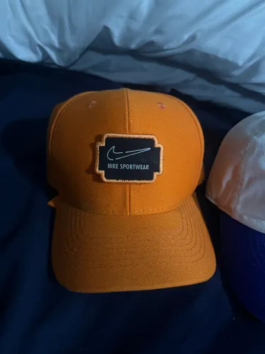 BONÉ ESPORTE NIKE LARANJA COM VELCRO