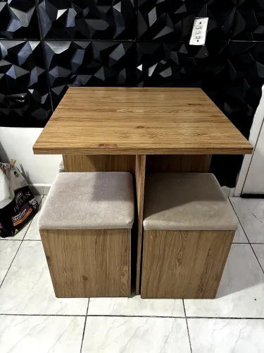 Mesa de Jantar de Madeira + 4 Pufes Baús | Ótimo Estado