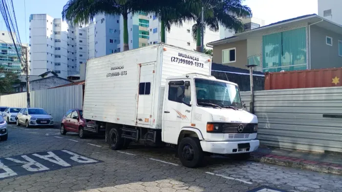 Caminhão Mercedes-Benz 710 - 2006   