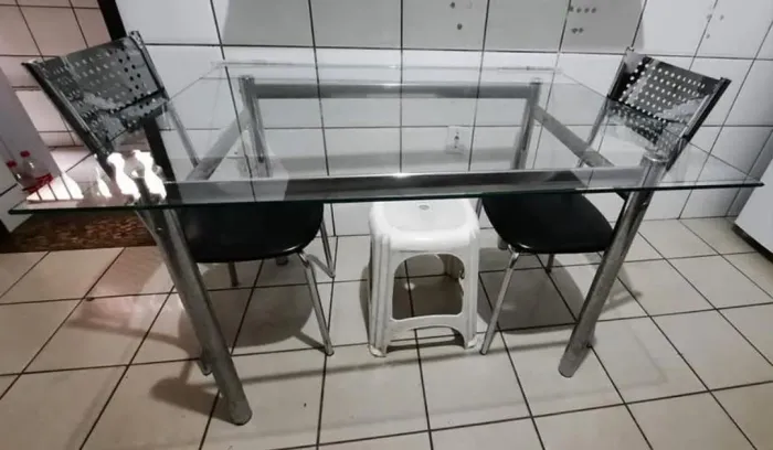 Mesa com 2 cadeiras
