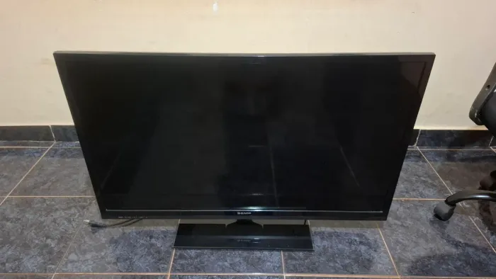 TV Semp 40PL seminova, não é smart 