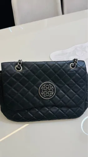 Bolsa de ombro Capodarte preta