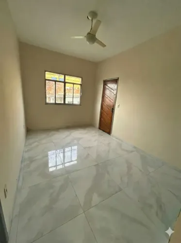 RARIDADE NO CENTRO/25 DE AGOSTO: REFORMADO, PORCELANATO - 02 QUARTOS E AO LADO DA FIRJAN E