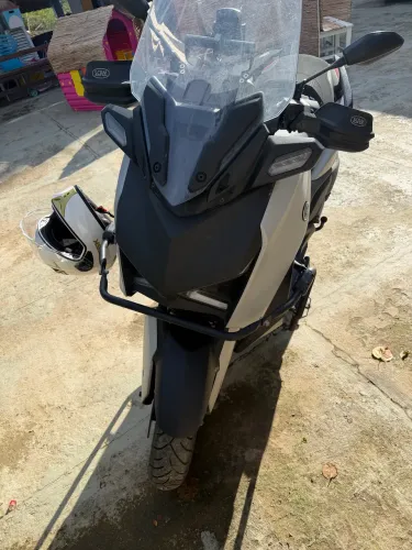 Linda Yamaha XMax Connect 250 