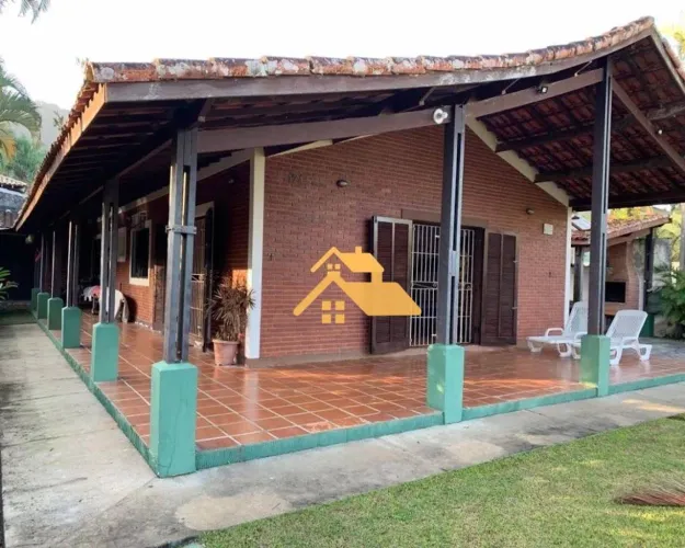 Casa em Juquehy a 100m da Praia com 4 Suítes + Casa de Caseiro, Área Gourmet com Churrasqu