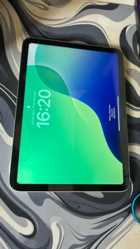 iPad 10ª Geração 64GB + Teclado | Estado de Novo | Sem Marcas