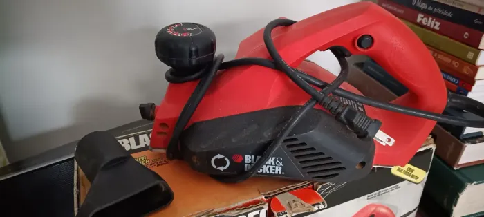 Plaina Elétrica 650W B&D
