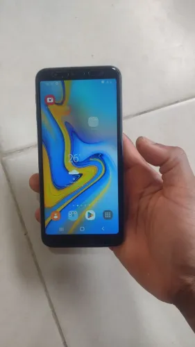 Samsung Galaxy J6+, Android 10, biometria, 32gb por 110 reais.