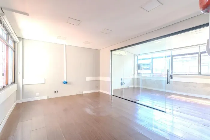 Imóvel na Faria Santos com 0 dormitórios e 236m²