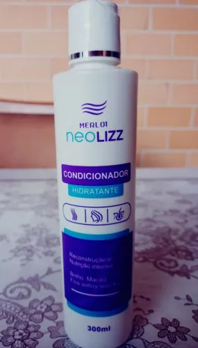 Vende - se um Condicionador da Merlot Neo Liz.