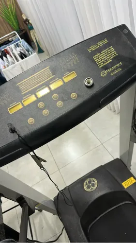 Esteira Ergométrica Moviment LX 150 - Excelente Estado