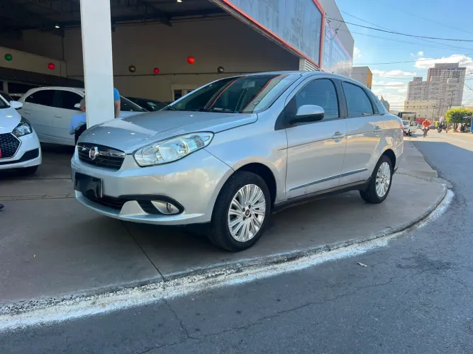 Fiat Grand Siena Essence 1.6 Flex 16V 2015