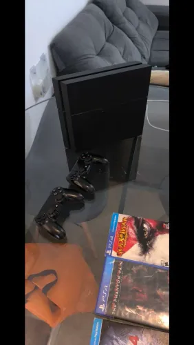 Ps4 Fat - com 2 controles + 3 jogos