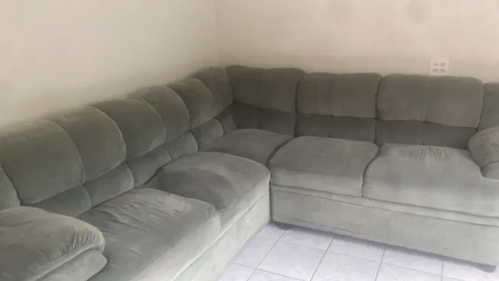 Vendo sofá em L grande