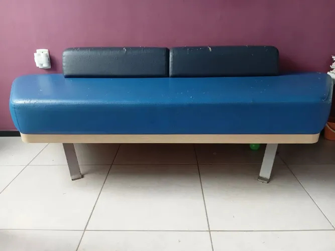 Sofá azul moderno