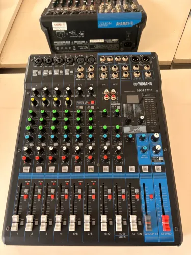 Mesa de som Yamaha MG12XU