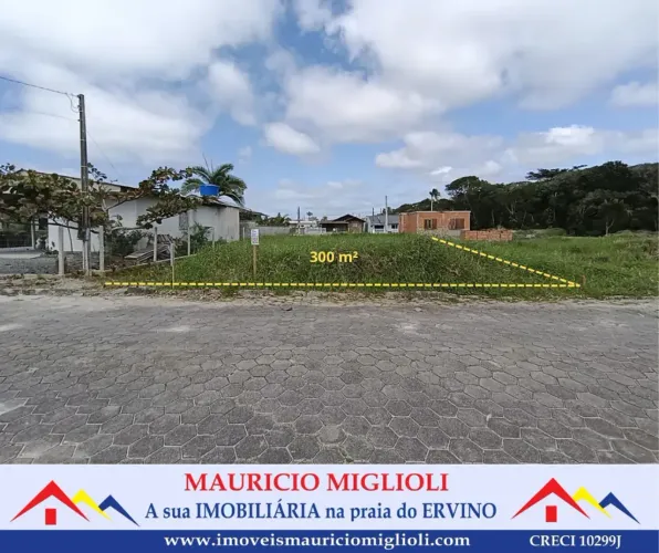 Lote limpo na região central na Praia do Ervino