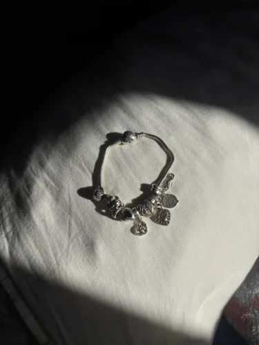 Pulseira Pandora prata original com 9 berloques, nova, com ótima qualidade
