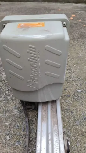 Motor de portao com braço