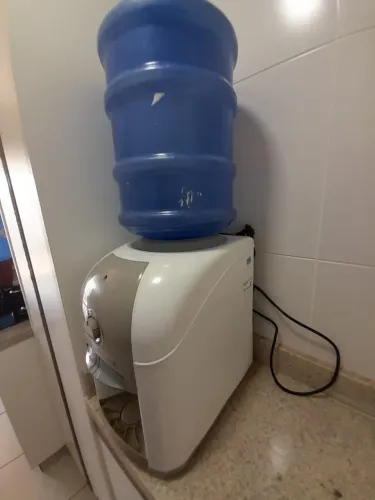 Bebedouro de água esmaltec de mesa Gelágua natural, frio e gelada 