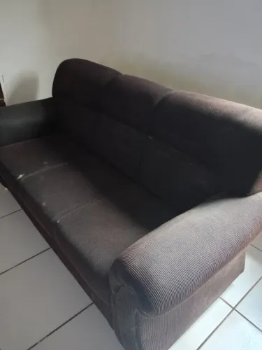 Sofá de três lugares