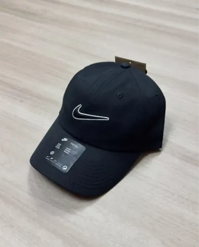 Boné Nike Club Swoosh Original (Preto)