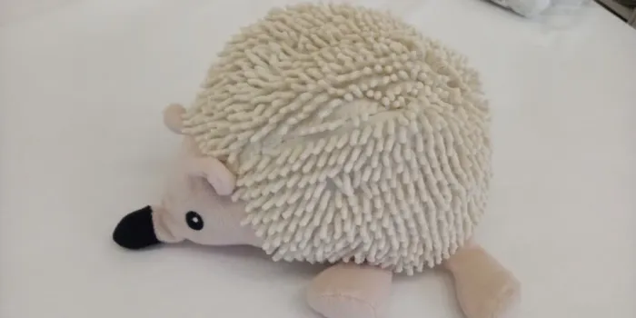 bonecos de pelúcia porco espinho e corujinha