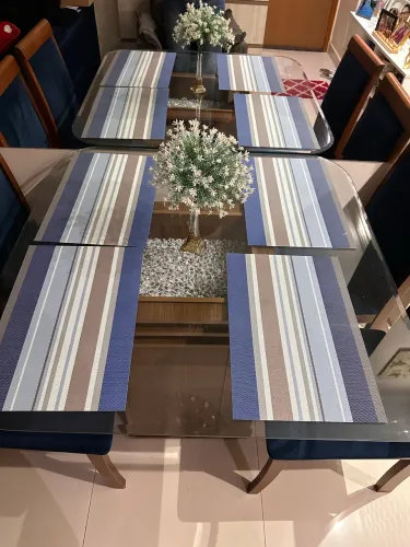 Jogo de mesa e cadeiras 