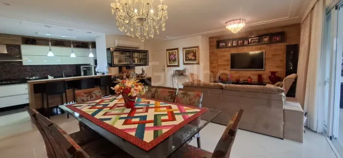 Apartamento de 170 m² com 4 quartos sendo 2 suítes no Itacorubi