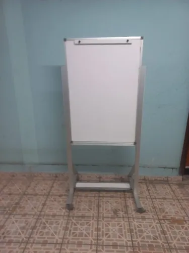 Cavalete Flip Chart Magnético em Alumínio com Rodas Branco