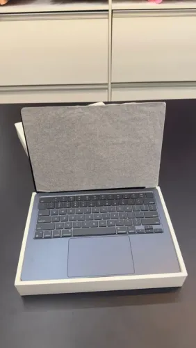MacBook Air M3 13" | 16GB RAM | 256GB SSD | Completo na Caixa