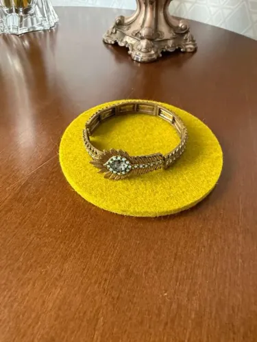 Pulseira bracelete dourado com pedras 