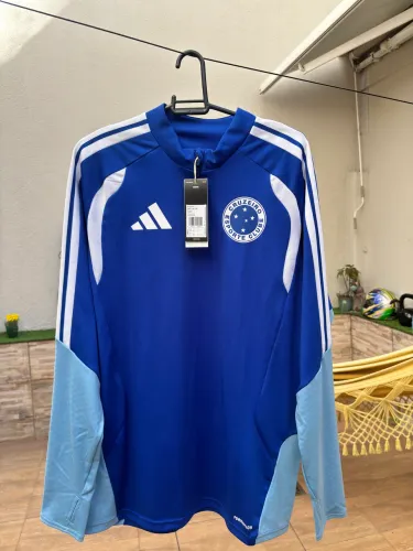 Camisa de treino Cruzeiro 2026 com etiqueta