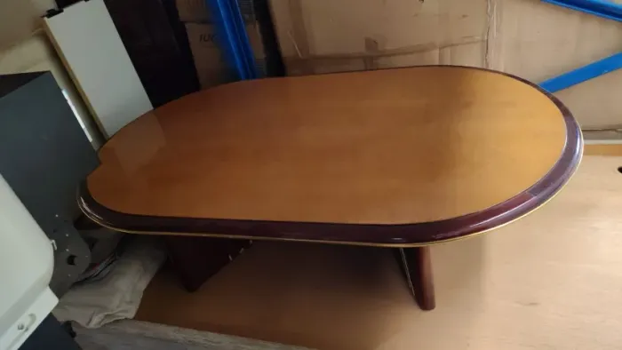 Mesa de centro em madeira maciça