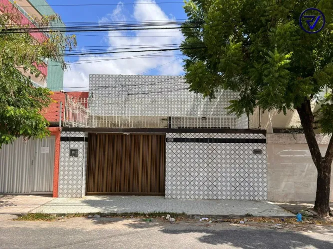 Casa à Venda em Parquelândia - Fortaleza