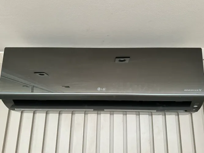 Ar-condicionado LG ArtCool Inverter V 9.000 BTUs - Espelhado