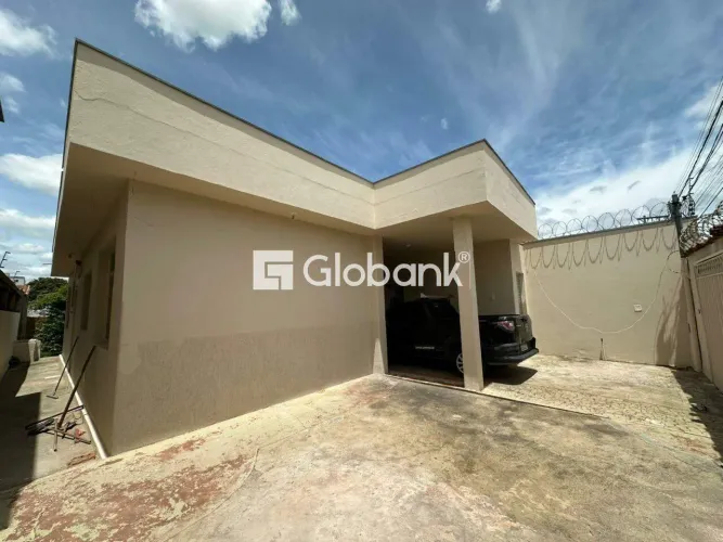 Casa para Locação Residencial ou Comercial no bairro Edgar Pereira em Montes Claros-MG, 04