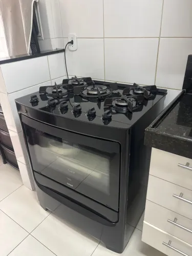 Fogão 6 bocas Cônsul em laca preto
